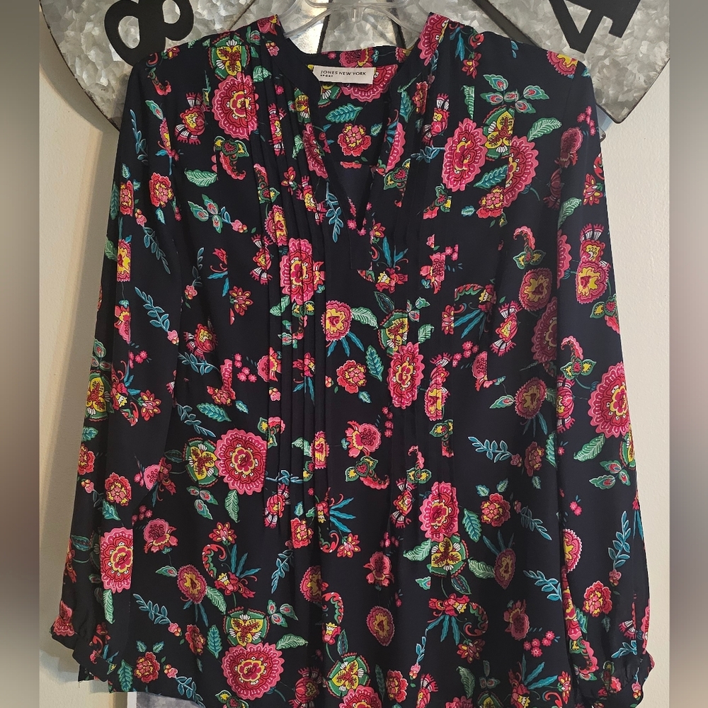 Floral blouse!